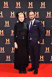 Sunnyi Melles and Emanuel Rotstein beim Screening der neuen History-Eigenproduktion „Guardians of Heritage“ am 21. Januar im Jüdischen Gemeindezentrum in München (©Photo Jörg Koch/Getty Images für HISTORY Germany)